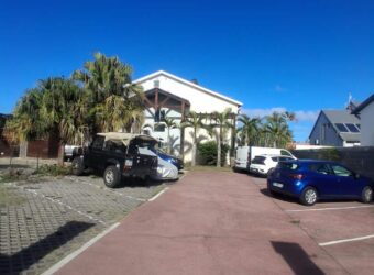 Location d’un appartement F2 en duplex proche plage et commerces à La Saline les bains Réunion