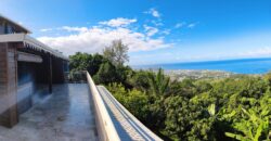 À vendre une villa T4 rénovée de 140 m2 située face à la baie de Manapany-les-Bains à Saint-Joseph Réunion