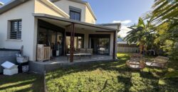 À vendre une superbe villa récente T4 de 95 m2 sur un terrain de 333m2 située dans un quartier de Bois de Nèfles à Saint Louis