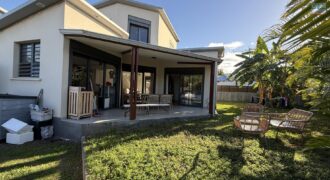 À vendre une superbe villa récente T4 de 95 m2 sur un terrain de 333m2 située dans un quartier de Bois de Nèfles à Saint Louis