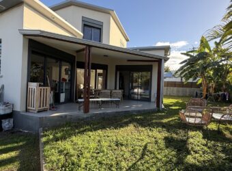 À vendre une superbe villa récente T4 de 95 m2 sur un terrain de 333m2 située dans un quartier de Bois de Nèfles à Saint Louis
