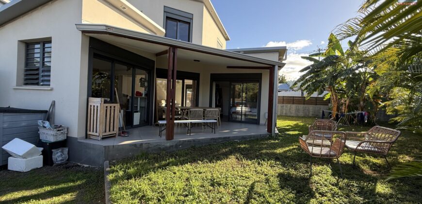 À vendre une superbe villa récente T4 de 95 m2 sur un terrain de 333m2 située dans un quartier de Bois de Nèfles à Saint Louis