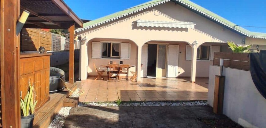 À louer une belle maison F4 meublée au style créole à La Saline-les-Hauts Réunion