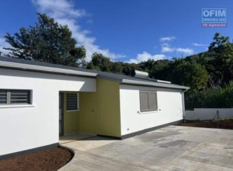 À louer villa type F4 neuve de 80 m2 située dans une petite impasse calme à la Ravine Sèche aux Avirons Réunion