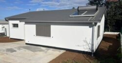 À louer villa type F4 neuve de 80 m2 située dans une petite impasse calme à la Ravine Sèche aux Avirons Réunion
