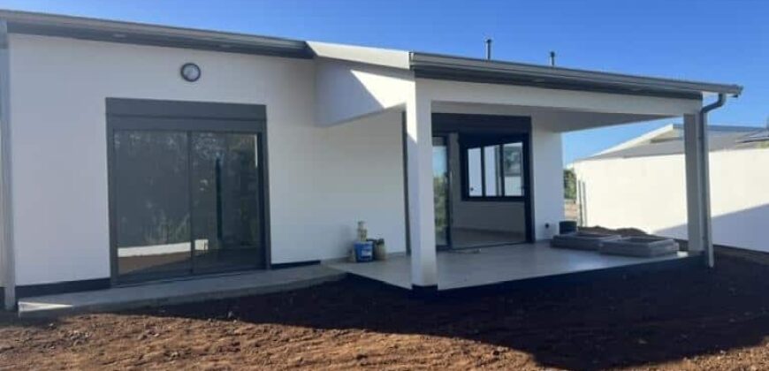À louer villa type F4 neuve de 80 m2 située dans une petite impasse calme à la Ravine Sèche aux Avirons Réunion