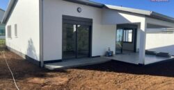 À louer villa type F4 neuve de 80 m2 située dans une petite impasse calme à la Ravine Sèche aux Avirons Réunion