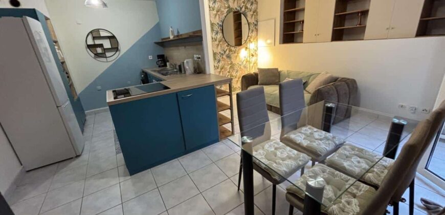 À louer un appartement T2 meublé et rénové avec jardin et varangue à La Montagne Réunion