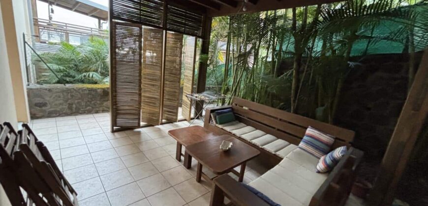 À louer un appartement T2 meublé et rénové avec jardin et varangue à La Montagne Réunion
