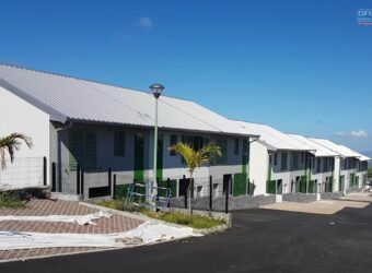 À louer une maison type F4 de 88.90 m2 située dans le secteur de Mont Vert Les Hauts à Saint Pierre Réunion