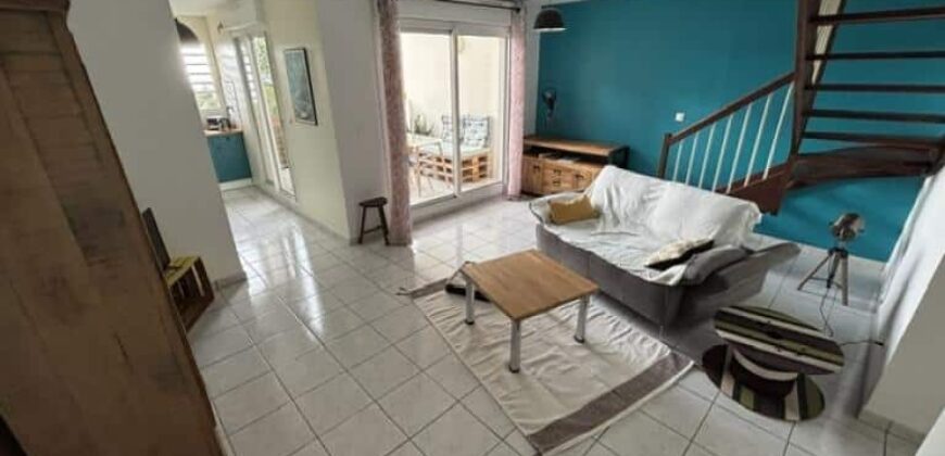 Location d’un appartement T3 duplex meublé avec 2 varangues et parkings à La Montagne Réunion
