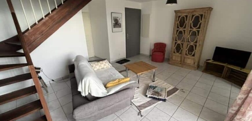 Location d’un appartement T3 duplex meublé avec 2 varangues et parkings à La Montagne Réunion