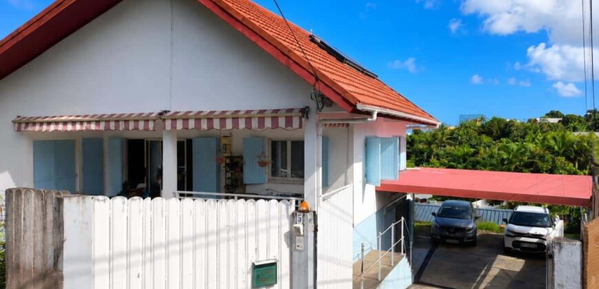 À vendre une maison T4 d’environ 80 m2 sur un terrain de 508 m2 située à La Rivière Saint-Louis Réunion