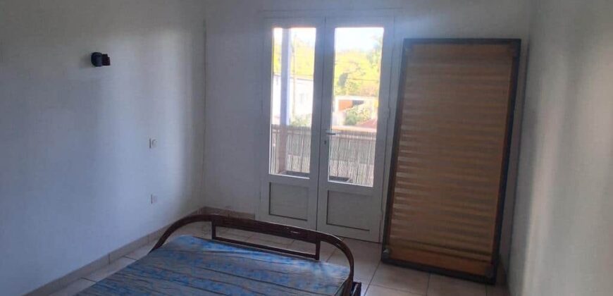 À louer un appartement F2 de 42,87 m² proche commerces à Saint-Gilles les Hauts Réunion