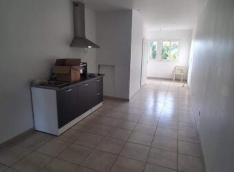 À louer un appartement F2 de 42,87 m² proche commerces à Saint-Gilles les Hauts Réunion
