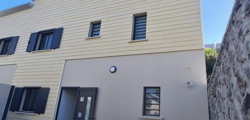 Location d’une villa jumelée neuve avec jardinet proche centre ville de Saint-André Réunion