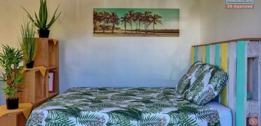 À vendre un lumineux studio meublé et équipé de 30m2 avec parking à Boucan Canot Réunion