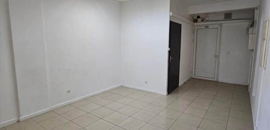 À louer local commercial de 33 m² à La Grande Montée Sainte-Marie Réunion