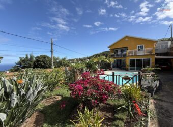 À vendre une magnifique propriété F5+ en R+1, idéalement située dans le secteur prisé de Ravine Sèche aux Avirons Réunion
