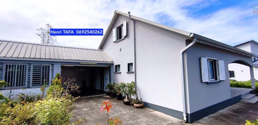 À vendre une grande villa de 160 m2 T5 sur un terrain de 800 m2 située à Grand-Coude Saint-Joseph Réunion