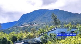 À vendre une grande villa de 160 m2 T5 sur un terrain de 800 m2 située à Grand-Coude Saint-Joseph Réunion