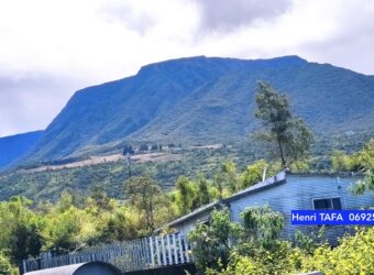 À vendre une grande villa de 160 m2 T5 sur un terrain de 800 m2 située à Grand-Coude Saint-Joseph Réunion