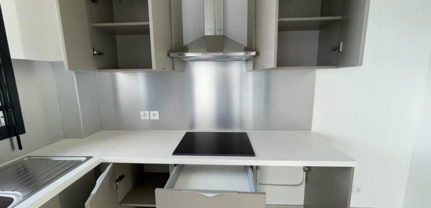 À louer un récente et spacieux appartement T4 de 102 m2 avec vue mer situé à Saint Leu Réunion