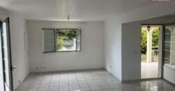 À louer une villa T5 de 118.75 m2 sur deux niveaux située proche du lycée des Avirons Réunion