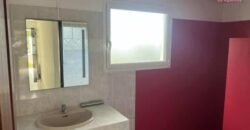 À louer une villa T5 de 118.75 m2 sur deux niveaux située proche du lycée des Avirons Réunion
