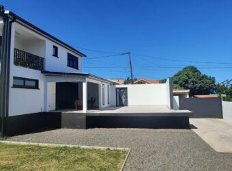 À vendre une charmante villa F4 en duplex sur un terrain de 523 m2 située au Tampon, Ligne des 400 Réunion