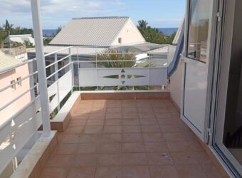 À louer un appartement T3 en triplex avec jardin à La Saline-les-Bains Réunion