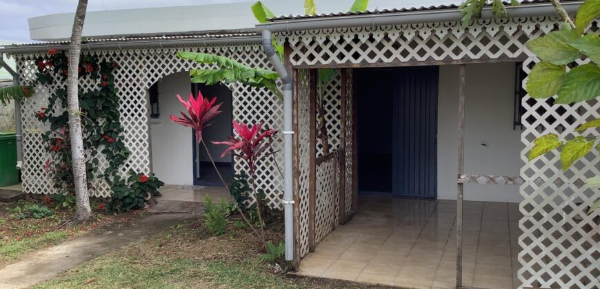 À louer une maison F4 de type case créole entièrement rénovée située à Saint Pierre condé 400 Réunion
