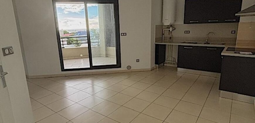 À vendre un appartement T2 de 41m1 dans une résidence à Sainte Clotilde Réunion