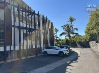 À vendre un appartement T3 de 71m2 avec grande varangue à Sainte Clotilde Réunion