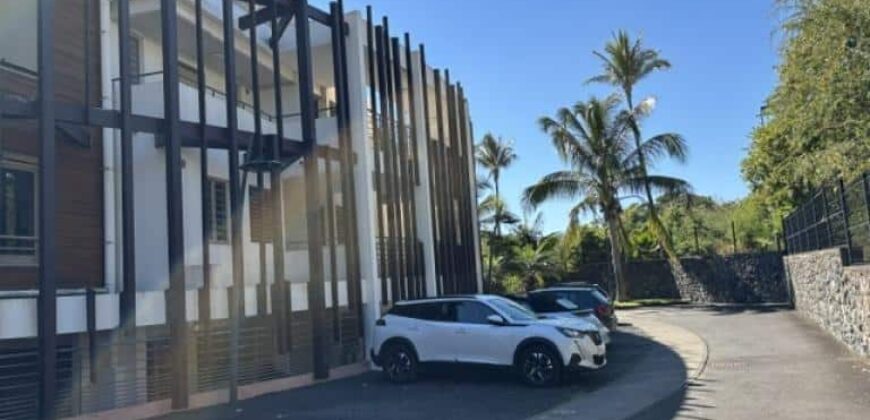 À vendre un appartement T3 de 71m2 avec grande varangue à Sainte Clotilde Réunion