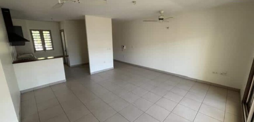À vendre un appartement T3 de 71m2 avec grande varangue à Sainte Clotilde Réunion