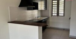 À vendre un appartement T3 de 71m2 avec grande varangue à Sainte Clotilde Réunion