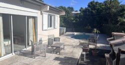 À louer une maison meublée de plain-pied de 136m2 avec piscine au sel à Saint-Gilles-les-Hauts Réunion
