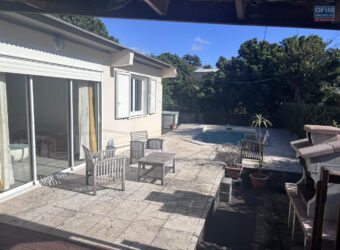 À louer une maison meublée de plain-pied de 136m2 avec piscine au sel à Saint-Gilles-les-Hauts Réunion