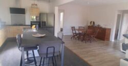 À louer une maison meublée de plain-pied de 136m2 avec piscine au sel à Saint-Gilles-les-Hauts Réunion