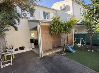 À vendre une maison mitoyenne T3 de 71 m2 située dans une résidence calme et sécurisée à Saint Louis Réunion