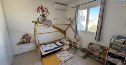 À vendre une maison mitoyenne T3 de 71 m2 située dans une résidence calme et sécurisée à Saint Louis Réunion