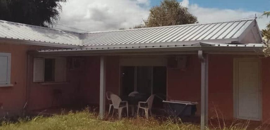 À vendre une villa T4 de 105 m2 sur un terrain de 630 m2 située à La Ravine des Cabris Réunion