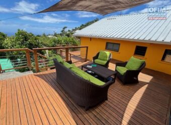 En vente une agréable maison T5 de 122m2 offrant belle vue sur mer à La Montagne Réunion