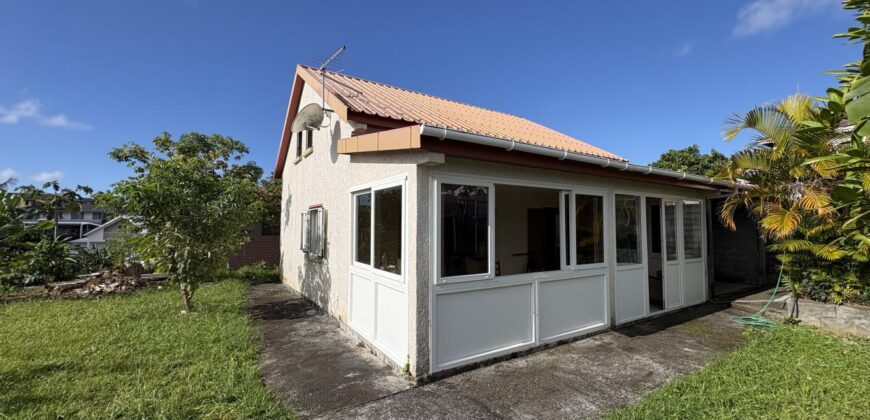 À vendre une jolie maison F4 de 105m2 avec jardin à proximité du centre ville de Saint-André Réunion