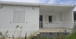 À louer maison de plain-pied rénovée avec grand garage et jardin à Saint André Réunion