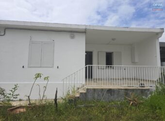 À louer maison de plain-pied rénovée avec grand garage et jardin à Saint André Réunion