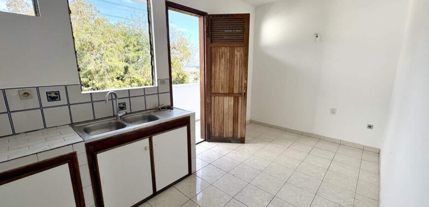 À vendre un lumineux appartement T4 de 71m2 avec grande terrasse à Sainte Clotilde Réunion