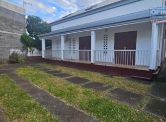 À louer le bas d’une maison T3 de 95 m² situé en plein centre-ville de Sainte-Marie Réunion