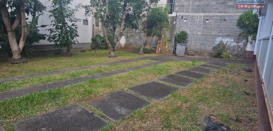 À louer le bas d’une maison T3 de 95 m² situé en plein centre-ville de Sainte-Marie Réunion